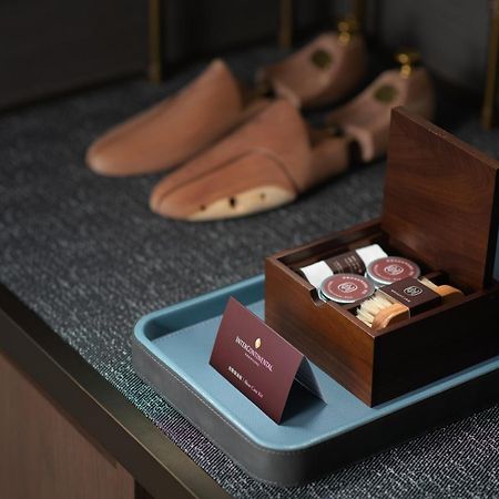 Intercontinental Kaohsiung By Ihg Otel Dış mekan fotoğraf Shoe shine kit