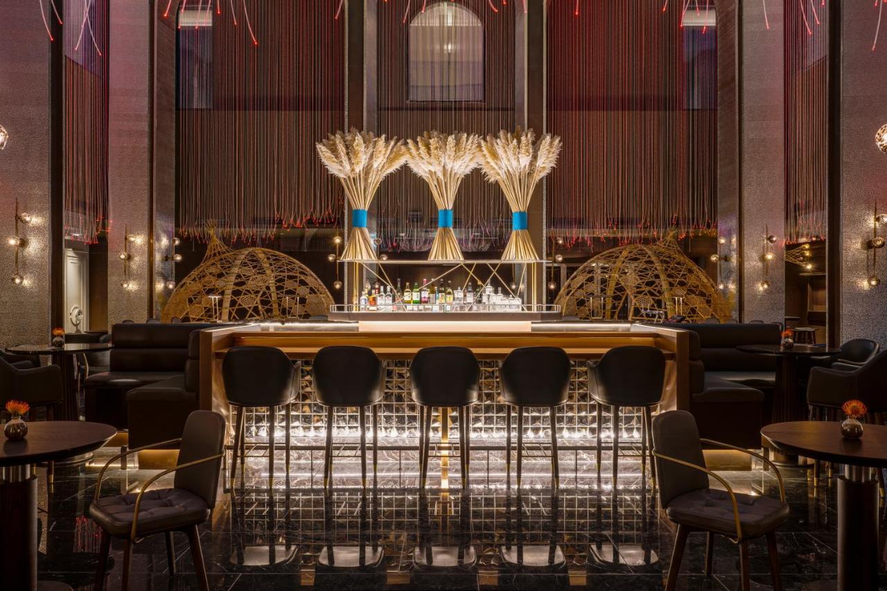 Intercontinental Kaohsiung By Ihg Otel Dış mekan fotoğraf The bar at the lobby