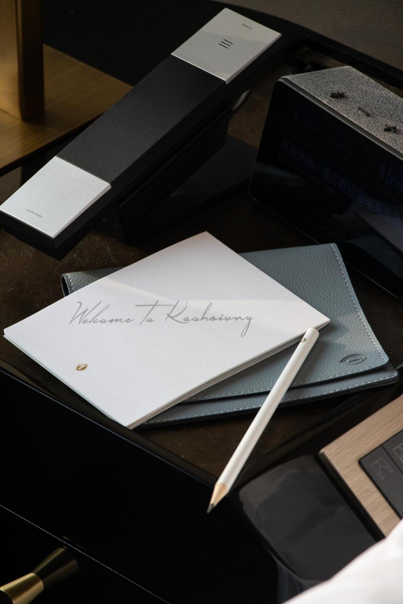 Intercontinental Kaohsiung By Ihg Otel Dış mekan fotoğraf Apple Pencil and the Apple Folio