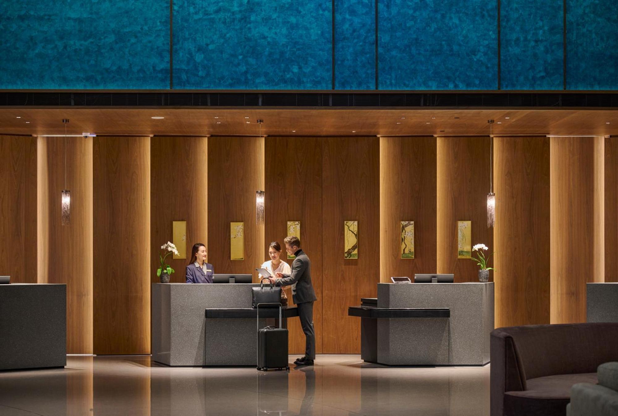 Intercontinental Kaohsiung By Ihg Otel Dış mekan fotoğraf The lobby of the hotel